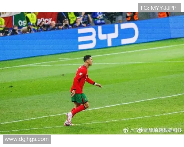 揭秘足球历史上最快球星速度巅峰与绿茵赛场惊人冲刺瞬间